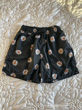 Men’s nike Daisy Print Black mesh lined sport Shorts or swim trunk bathing suit